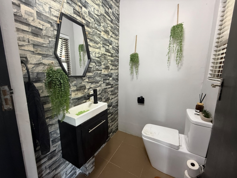 4 Bedroom Property for Sale in Roodewal Free State